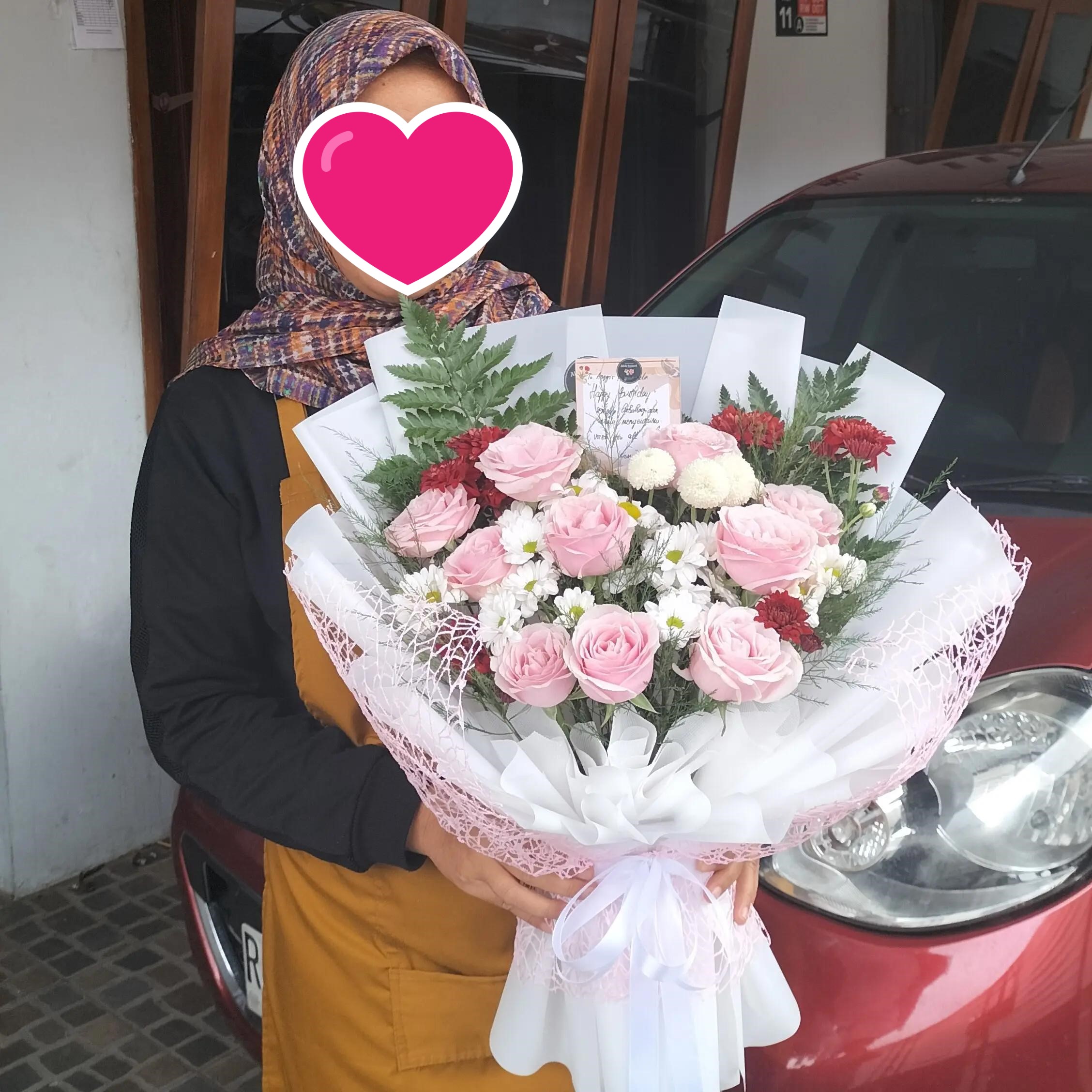 jual buket bunga segar 10 tangkai mawar pink asli untuk ulang tahun atau anniversary bisa kirim Purwokerto sekitarnya